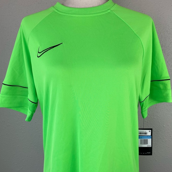 NWT Nike Soccer T-Shirt Size M - Picture 2 of 6